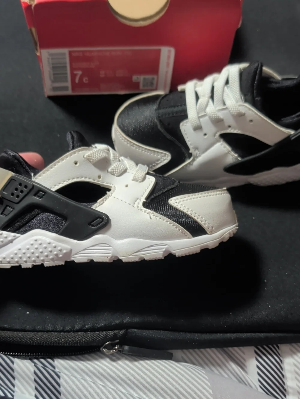 Nike Toddler Black & White Huarache Run (Toddler, Size 7c)